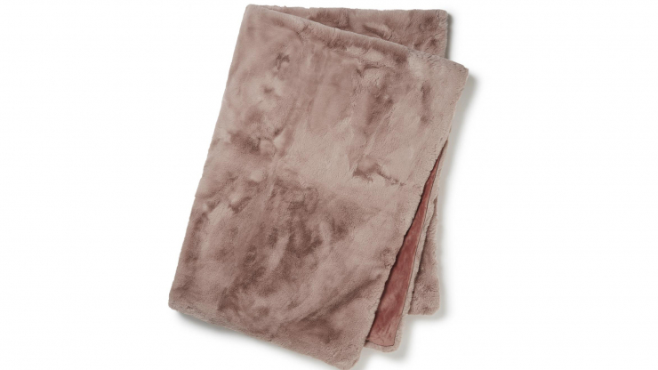Fluffy pld fuskpls pink i gruppen Inredning / Textil / Fuskpls hos Trosa Mbler (SW-KF220833)