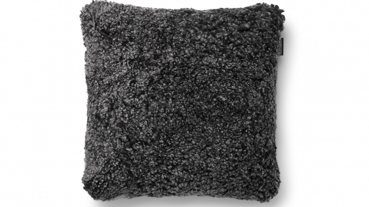 Curly kuddfodral dark grey i gruppen Inredning / Textil / Prydnadskuddar hos Trosa Mbler (SW-LA34529)
